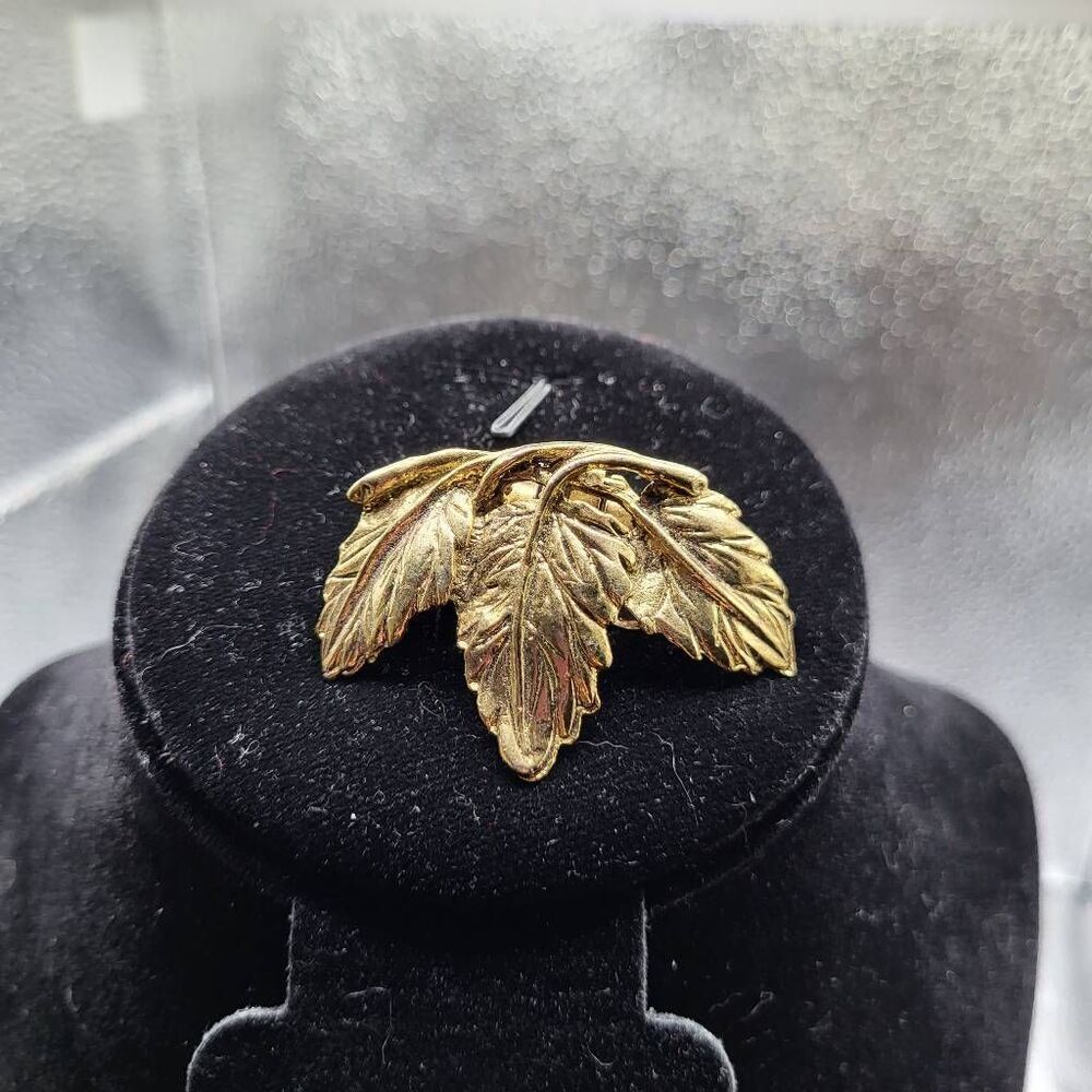 MUSI Vintage 40s Signed Scarf Hat Tie Collar Lapel Shoe Clip